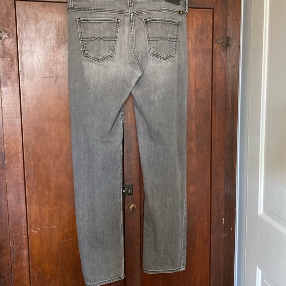 Perfectly worn in Lucky Brand jeans 👖🍀 - Picture 7 of 8